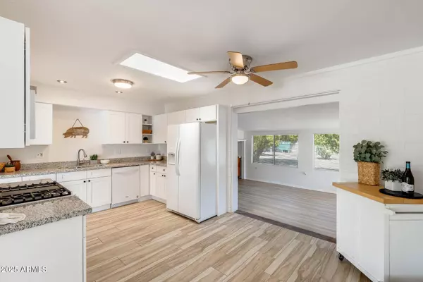 11042 W CANTERBURY Drive, Sun City, AZ 85351