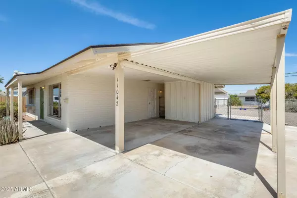 11042 W CANTERBURY Drive, Sun City, AZ 85351