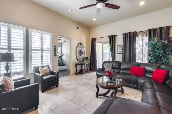 8024 W VISTA Avenue, Glendale, AZ 85303