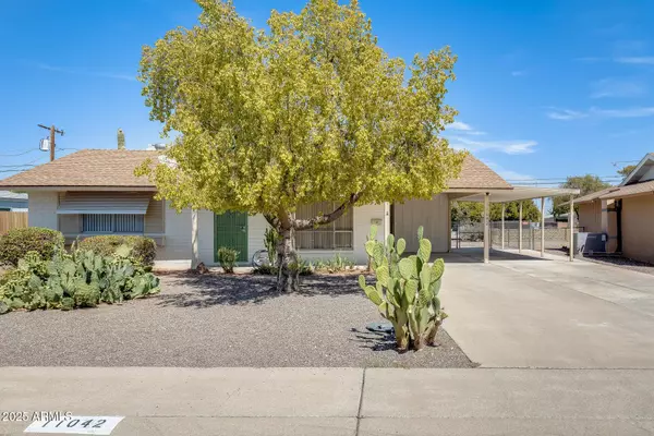 11042 W CANTERBURY Drive, Sun City, AZ 85351