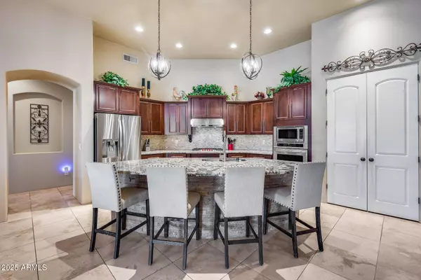 8024 W VISTA Avenue, Glendale, AZ 85303