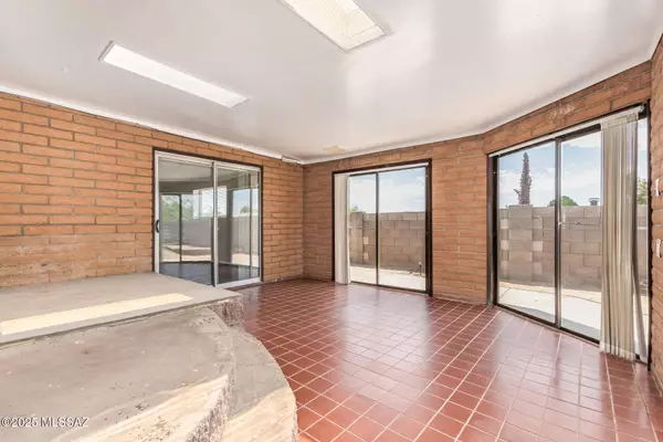 3401 W Westfal Drive, Tucson, AZ 85741