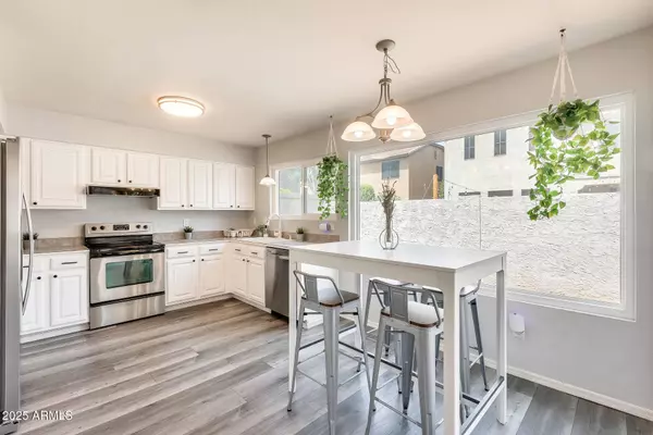 418 S SEAWYNDS Boulevard, Gilbert, AZ 85233