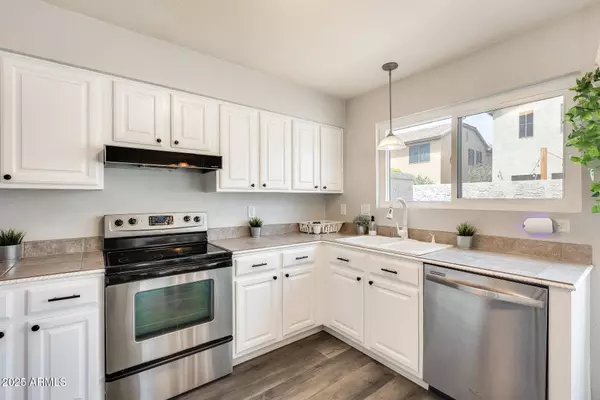 418 S SEAWYNDS Boulevard, Gilbert, AZ 85233