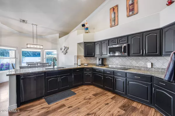 4637 W MISTY WILLOW Lane, Glendale, AZ 85310