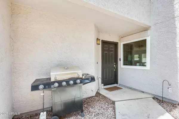 418 S SEAWYNDS Boulevard, Gilbert, AZ 85233