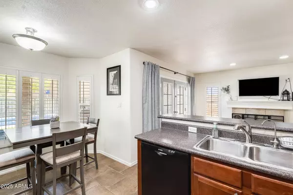 3821 W CAMINO DEL RIO --, Glendale, AZ 85310