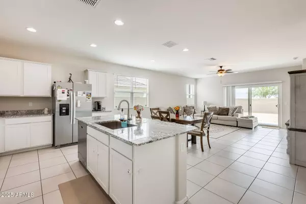 10333 W SONRISAS Street, Tolleson, AZ 85353