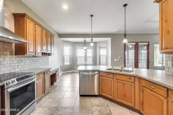 3877 E HASH KNIFE DRAW Road, San Tan Valley, AZ 85140