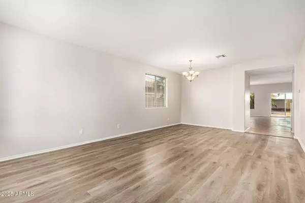 4633 E GLENEAGLE Drive, Chandler, AZ 85249