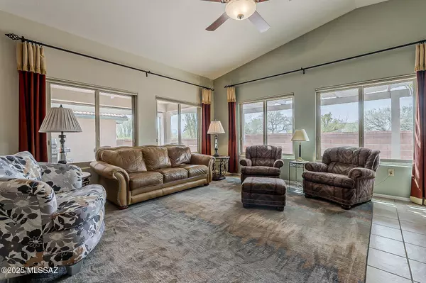 1125 W Ashworth Road, Green Valley, AZ 85614