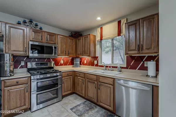 1125 W Ashworth Road, Green Valley, AZ 85614