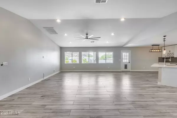 1809 E RONALD Road, Phoenix, AZ 85022