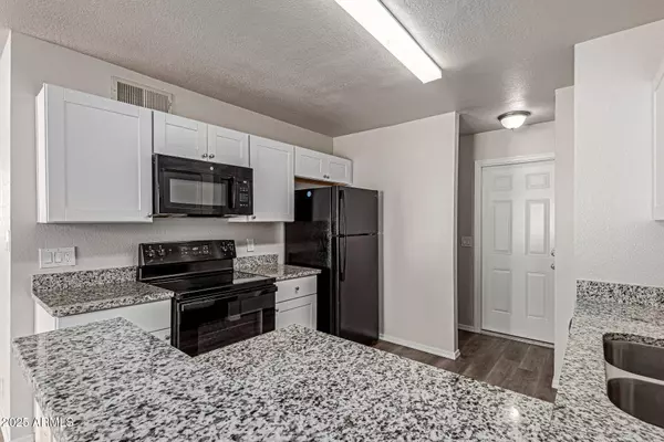 6626 W CINNABAR Avenue, Glendale, AZ 85302