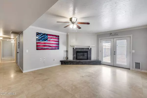 2511 E FOUNTAIN Street, Mesa, AZ 85213