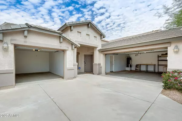 124 W RED MESA Trail, San Tan Valley, AZ 85143