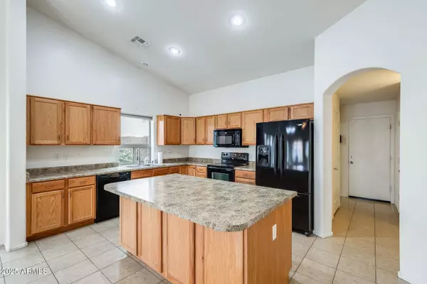 124 W RED MESA Trail, San Tan Valley, AZ 85143