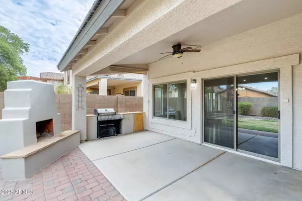 124 W RED MESA Trail, San Tan Valley, AZ 85143