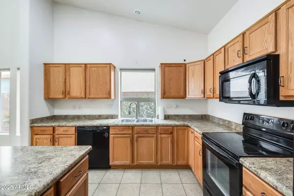 124 W RED MESA Trail, San Tan Valley, AZ 85143