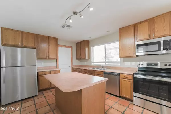 3825 W BERYL Avenue, Phoenix, AZ 85051