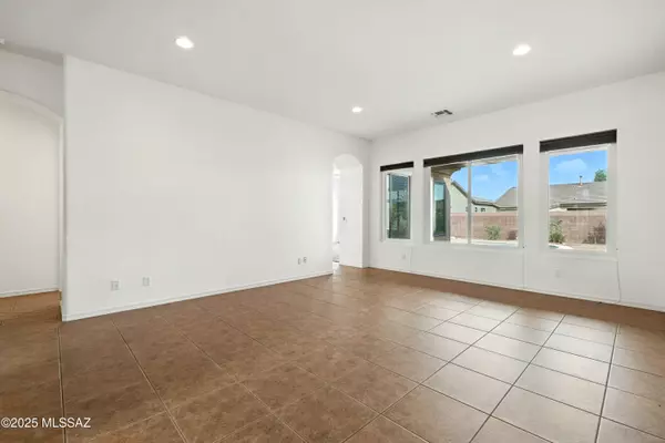 13122 N High Hawk Drive, Marana, AZ 85658