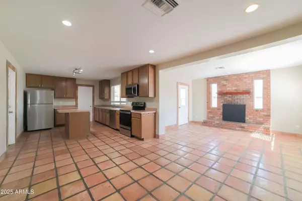 3825 W BERYL Avenue, Phoenix, AZ 85051