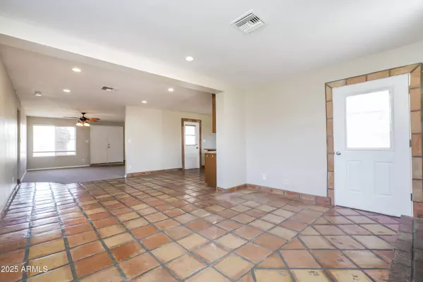 3825 W BERYL Avenue, Phoenix, AZ 85051