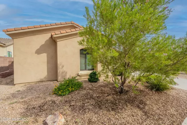 13122 N High Hawk Drive, Marana, AZ 85658