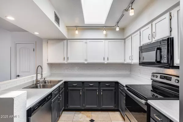 1619 E BLUEFIELD Avenue, Phoenix, AZ 85022