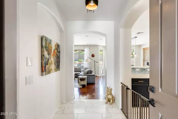 1819 E VALENCIA Drive, Phoenix, AZ 85042