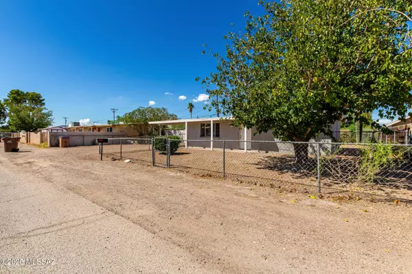 4917 N Sunrise Avenue, Tucson, AZ 85705