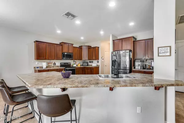 4243 E DEL RIO Drive, San Tan Valley, AZ 85140