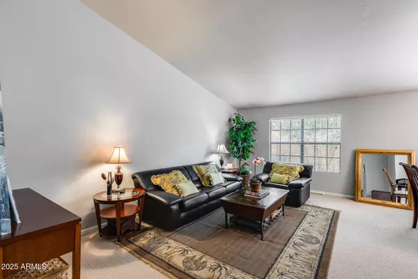 16814 S 32ND Place, Phoenix, AZ 85048