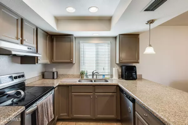 3138 E EMELITA Avenue, Mesa, AZ 85204