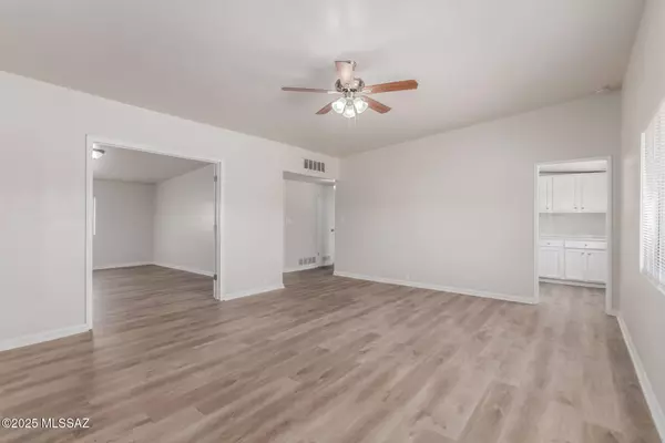30 N Avenida De La Madero, Tucson, AZ 85710