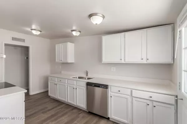 30 N Avenida De La Madero, Tucson, AZ 85710