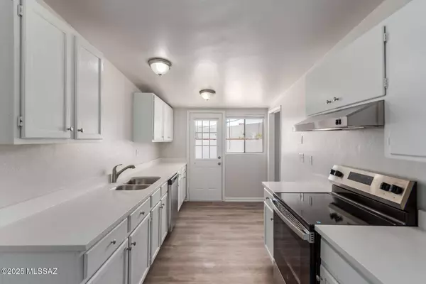 30 N Avenida De La Madero, Tucson, AZ 85710