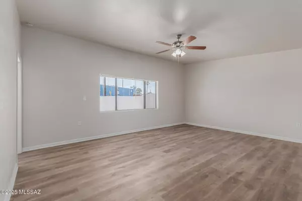 30 N Avenida De La Madero, Tucson, AZ 85710