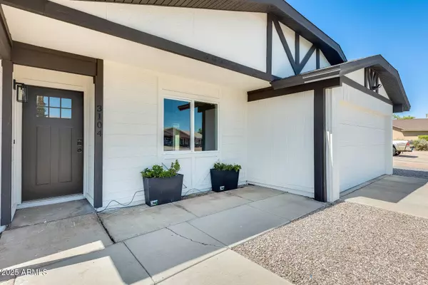 3104 N SENECA Court, Chandler, AZ 85224