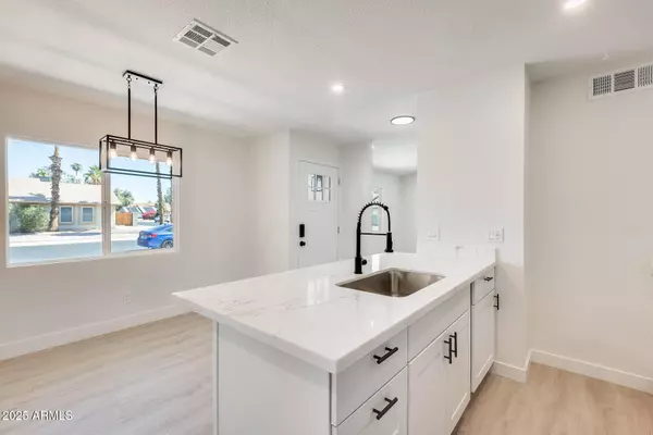 3104 N SENECA Court, Chandler, AZ 85224