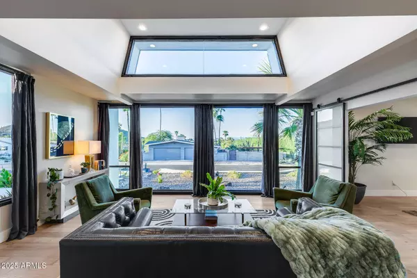 707 W SURREY Avenue, Phoenix, AZ 85029