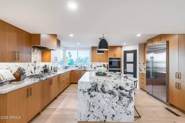 707 W SURREY Avenue, Phoenix, AZ 85029