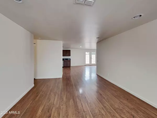 6214 W ZOE ELLA Way, Glendale, AZ 85306