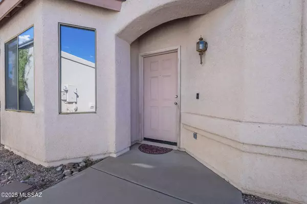 10016 E Paseo San Ardo, Tucson, AZ 85747