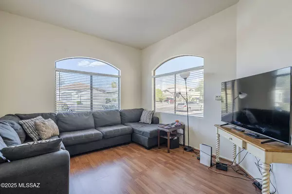 10016 E Paseo San Ardo, Tucson, AZ 85747