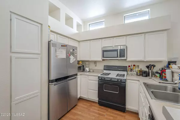 10016 E Paseo San Ardo, Tucson, AZ 85747