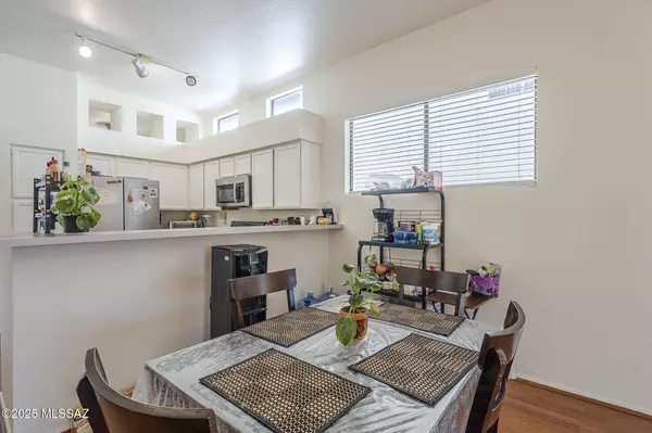 10016 E Paseo San Ardo, Tucson, AZ 85747