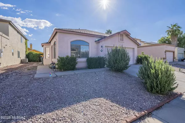 10016 E Paseo San Ardo, Tucson, AZ 85747