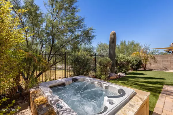 12121 W DESERT MIRAGE Drive, Peoria, AZ 85383