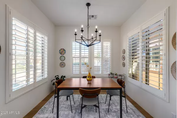 12121 W DESERT MIRAGE Drive, Peoria, AZ 85383